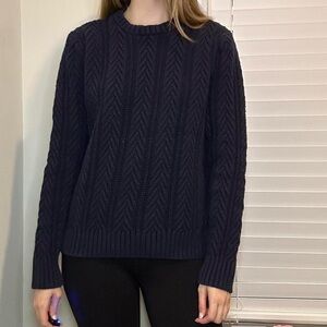 Navy blue cable knit sweaterter
